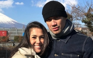 Mieke Amalia Susah Payah Pose Akrobat, Tora Sudiro Malah Diledek Muka Kaku Bak Kanebo Kering