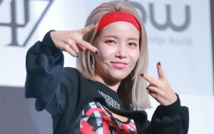 Kostum Panggung Solar Mamamoo di Showcase yang Mirip Celana Dalam Tuai Cibiran