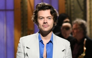 Harry Styles Bikin Geger Pakai Kostum Balet Wanita Warna Pink, Intip Foto-Fotonya Berikut Ini