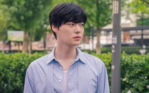 Ahn Jae Hyun Buang Air Besar di Teaser 'Love With Flaws', Bagian Tubuh Disensor Curi Fokus