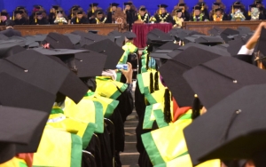 Kakek 15 Cucu Ini Wisuda Di Usia 85 Tahun, Ternyata Ini Motivasinya