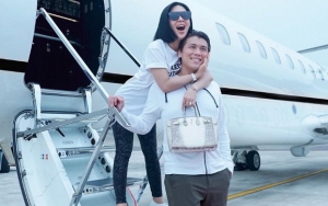 Foto Ngakak Saat Azan, Syahrini-Reino Disentil Alquran Soal Kedok Pura-Pura Mesra?