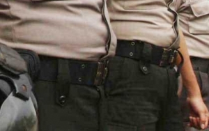 Usai Dilarang Pamer Kemewahan, Kini Perut Buncit Polisi Turut Disorot