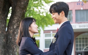Bukan Kim Hye Yoon, Rowoon Justru Peluk Pemain Ini di Lokasi Syuting 'Extraordinary You'