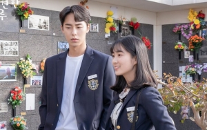 Lee Jae Wook Lakukan Hal Mesra Ini Ke Kim Hye Yoon di Sela Syuting 'Extraordinary You'