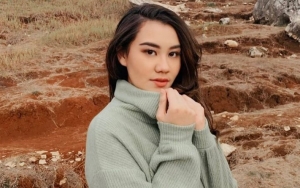 Aaliyah Massaid Kunjungi Angelina Sondakh di Rutan Pondok Bambu Bikin Terharu