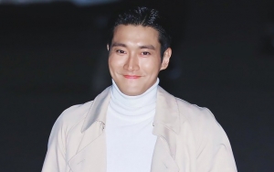 Lucunya Siwon SuJu Promo Mi Instan Sambil Uji Kemampuan Bahasa Indonesia