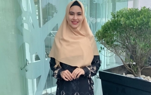Kartika Putri Pamer Pemotretan Terbaru Sang Buah Hati Pakai Mukena, Dipuji Bayi Cantik Salihah