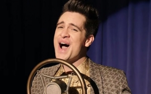 Nada Tinggi Brendon Urie Panic! At The Disco di MV Resmi 'Into the Unknown' Bikin Merinding