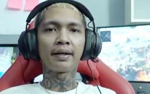 Young Lex Latihan Gendong Bayi Usai Pengakuan Istri Hamil Di Luar Nikah Tuai Sebutan 'Cool Daddy'