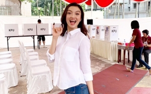 Tingkah ‘Nakal’ Orang Utan Saat Digendong Raline Shah Ini Berhasil Bikin Cemburu