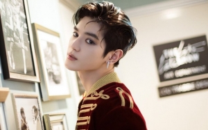 Penampilan Ganteng Taeyong NCT Saat Berangkat ke New York Bikin Netizen Kesengsem