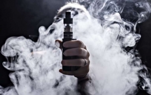 Pengguna Vape Lakukan Aksi Unik Ini Demi Protes Larangan Rokok Elektrik