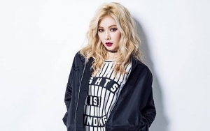 Bukan Buka-Bukaan, Baju Sehari-Hari HyunA Punya Kesamaan Ini