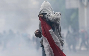 Demonstran Pembawa Bendera Merah Putih Akan Disidang, Tagar #BebaskanLuthfi Puncaki Trending Topic
