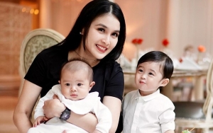 Sandra Dewi Cium Bibir Raphael Saat Tak Ada Suami, Muka Adik Merengut Bikin Gemes