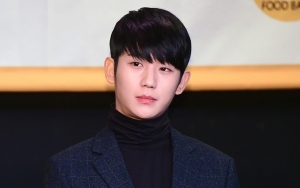 Jung Hae In Diramal Bakal Nikah Tahun Depan di Program 'Jung Hae In Walking Report'