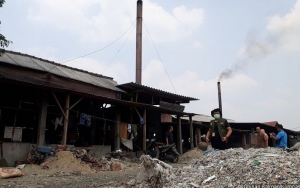 Warga Sekitar Pabrik Tahu Pengguna Plastik Impor Akui Sering Sesak Napas