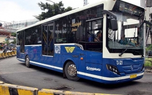 Pemotor Jatuh Disebut Demi Hindari Bus, TransJakarta Bantah Terobos Lampu Merah