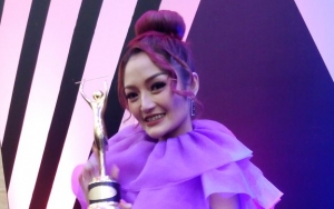 AMI Awards 2019: Menang, Siti Badriah Malah 'Ditinggal' Suami