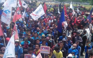 SK Gubernur Jabar Soal UMK 2020 Terbit, Poin Ini Buat Para Buruh Geram