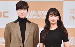 Oh Yeon Seo Agresif Pojokkan Ahn Jae Hyun ke Tembok di Foto Adegan 'Love with Flaws'