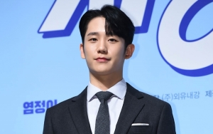 Jung Hae In Perdana Tunjukkan Wajah Orangtua di TV, Semirip Apa?