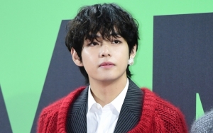 V BTS Jadi Bahan Gosip Wartawan Gara-Gara Dandan Ala Bos Muda di Bandara