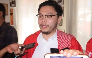 Tunjukkan Dukungan ke William PSI Soal APBD, Warga Demo di Depan DPRD DKI