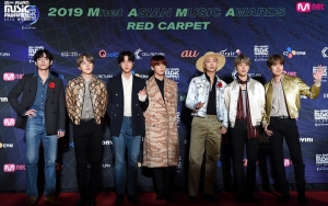 MAMA 2019: Gaya Keren BTS di Red Carpet, Jin Santuy Disuruh Pakai Topi Norak