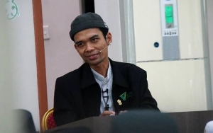 Cerai Diam-Diam, Ustadz Abdul Somad Pamer Foto Perdana dan Tulisan 'Pintu Darurat' Jadi Sorotan
