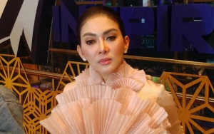 Syahrini Akhirnya Buka Kolom Komentar, Malah Ketahuan Jadi 'Mahasiswa Abadi'