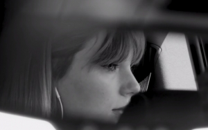 Taylor Swift Bagikan Footage Imut Masa Kecil di Video Spesial Natal 'Christmas Tree Farm'