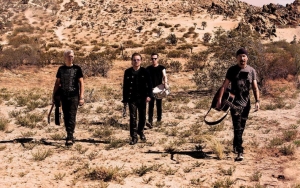 Band Legendaris U2 Beri Penghormatan Menyentuh Untuk Sulli Dalam Tur Konser Korea Mereka