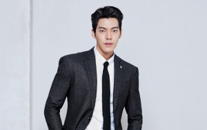Reuni Lagi Setelah Hiatus, Momen Kim Woo Bin Peluk Erat Bodyguard Jadi Sorotan