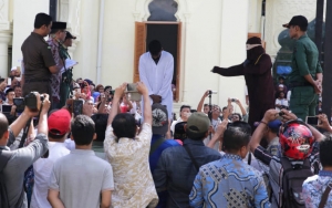Banda Aceh Gelar Eksekusi Cambuk Oleh Algojo Wanita Untuk Pertama Kalinya