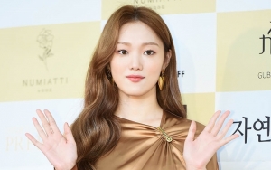 Lee Sung Kyung Menawan Jadi Dokter, Staf 'Romantic Doctor, Teacher Kim 2' Bersyukur