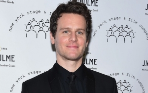 Aktor 'Frozen II' Jonathan Groff Gabung 'The Matrix 4'