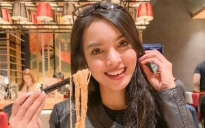 Selebgram Sisi Asih Bermukena Cantik Bak Bidadari Surga, Sikap Cekikikan Saat Mengaji Disorot