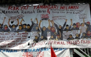 Pemkot Bandung Gusur Warga Hingga Gunakan Gas Air Mata, #TamansariMelawan Trending