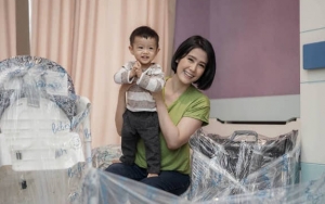 Ardina Rasti Ceritakan Pengalaman Saat Nekat Menyusui Sang Putra di Tempat Umum