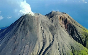 Gunung Karangetang Di Sulawesi Utara Terus Muntahkan Lava, Warga Diimbau Waspada