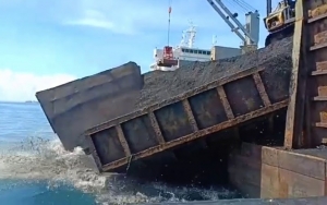 Kapal Tongkang Jebol di Kaltim, Buldozer Hingga Batubara Tumpah ke Laut 
