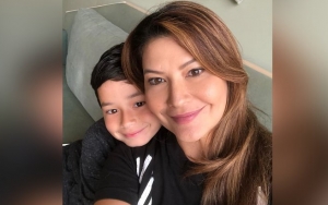  Tamara Bleszynski Posting Foto Nangis Peluk Putra Bungsu, Ada Apa?