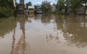 Bahagia di Tengah Banjir, 'Aquaman' Indonesia Ini Sukses Jadi Sorotan