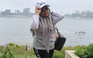 Kekeyi Patah Hati Ngomong Sama Kucing Sembari Elus-Elus, Muka Tegang Hewan Piaraan Disorot