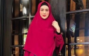  Penampilan Ngantor Mulan Jameela Jadi Bahan Gunjingan, Busana Singset Diledek Tak Syar'i
