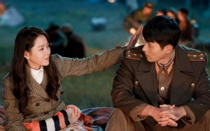 Begini Ekspresi Imut Son Ye Jin Saat Gagal Ngode Hyun Bin di Lokasi Syuting 'Crash Landing on You'