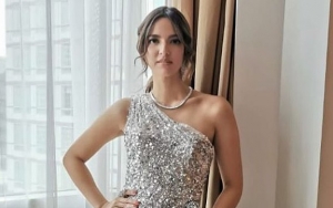 Nia Ramadhani Tampil Seksi Pakai Hotpants Sambil Tunjukkan Bakat Main Gitar 