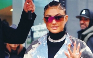 Agnes Monica Pajang Foto Mellow Hitam Putih, Kabarkan Pita Suara Bengkak Hingga Tak Bisa Bernyanyi
